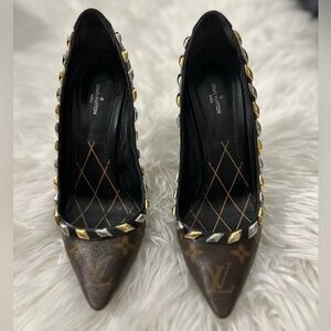 Louis Vuitton Studded Pumps, excellent condition!! Worn only a few times!